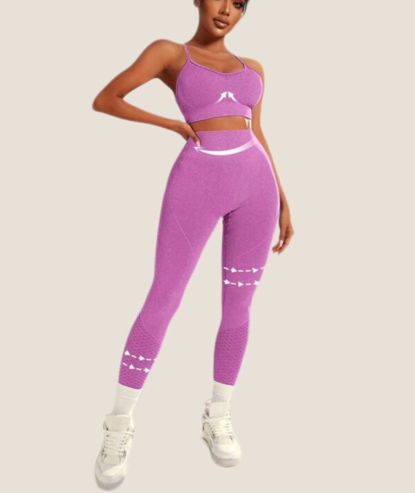 Conjunto deportivo de color rosa